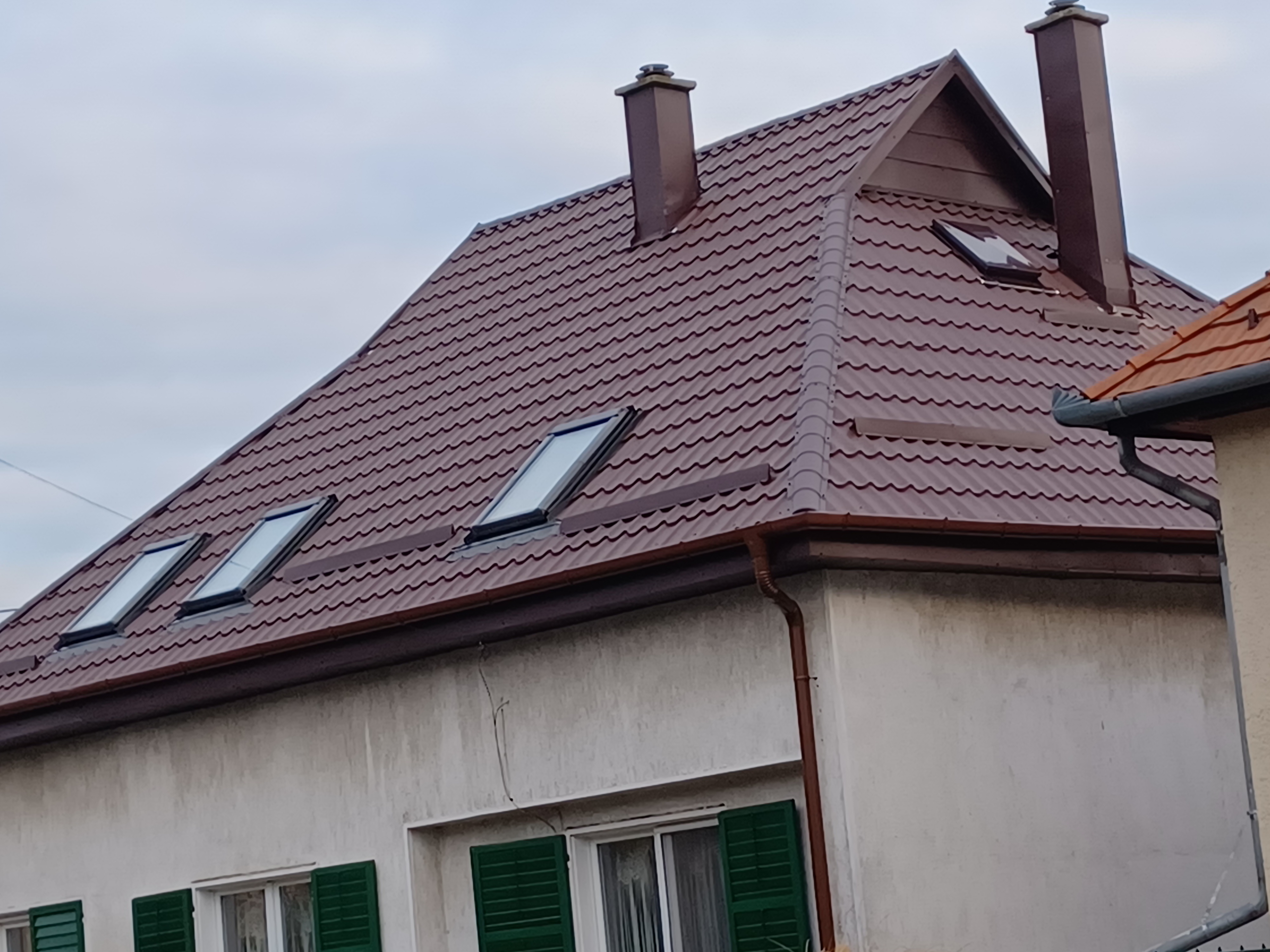 Elkészült cserepes tető felújítás után